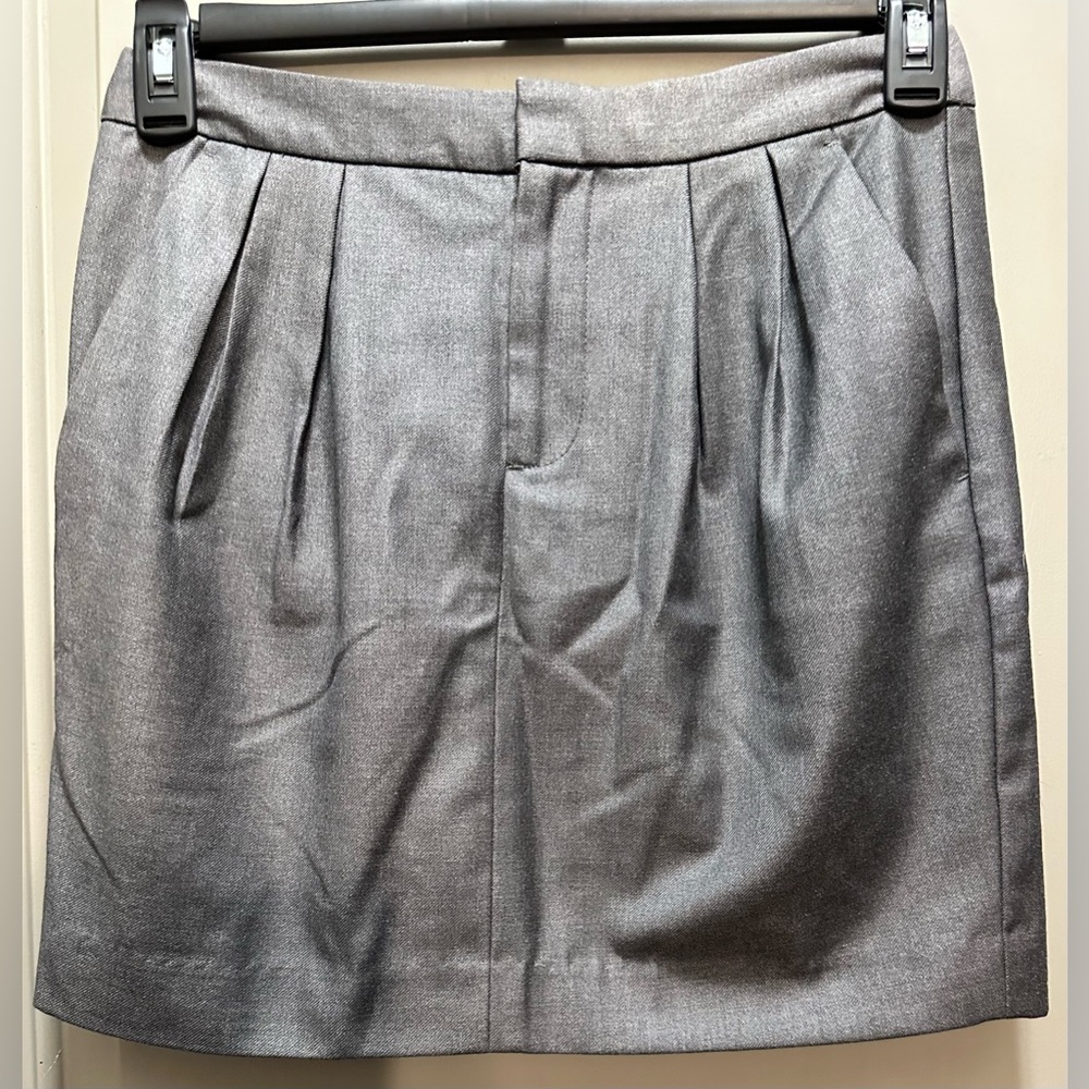 Banana Republic Size 2 Gray Pleat Front Skirt EUC